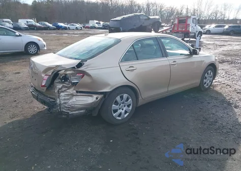 2010 Toyota Camry Le z USA, uszkodzony, nr VIN 4T1BF3EK3AU089071